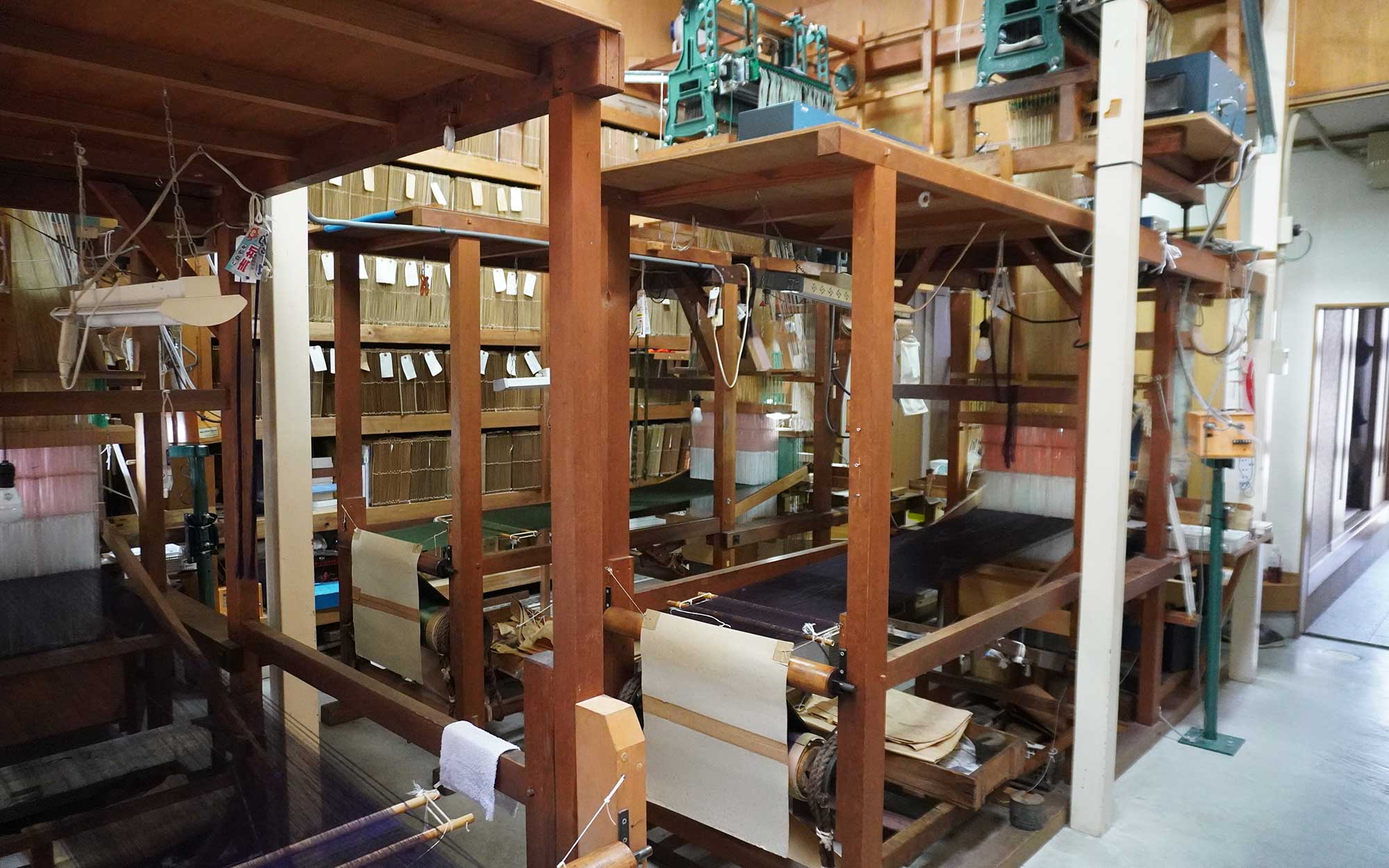 村井機業店工房内